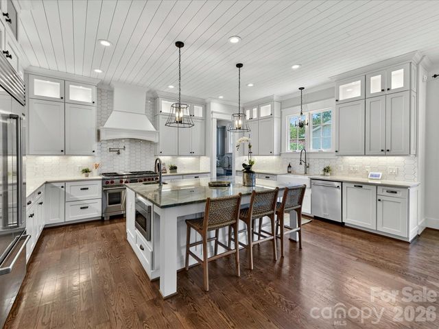 221 Anthony Circle, Charlotte, NC 28211
