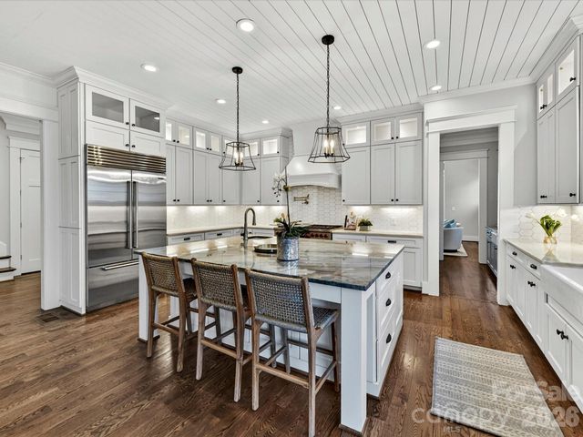 221 Anthony Circle, Charlotte, NC 28211