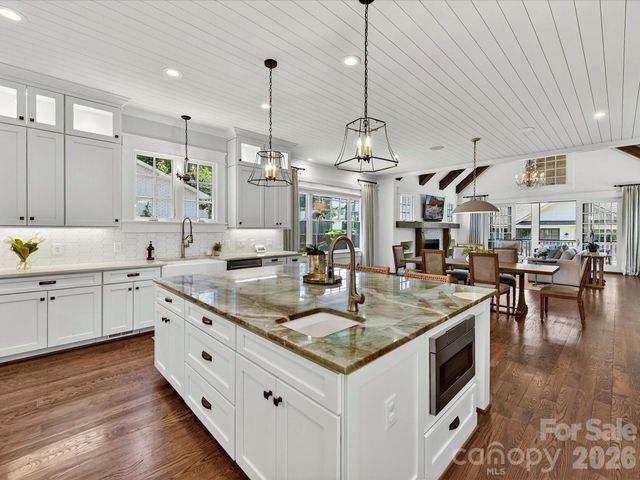 221 Anthony Circle, Charlotte, NC 28211
