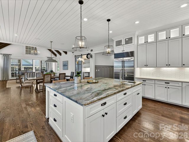 221 Anthony Circle, Charlotte, NC 28211