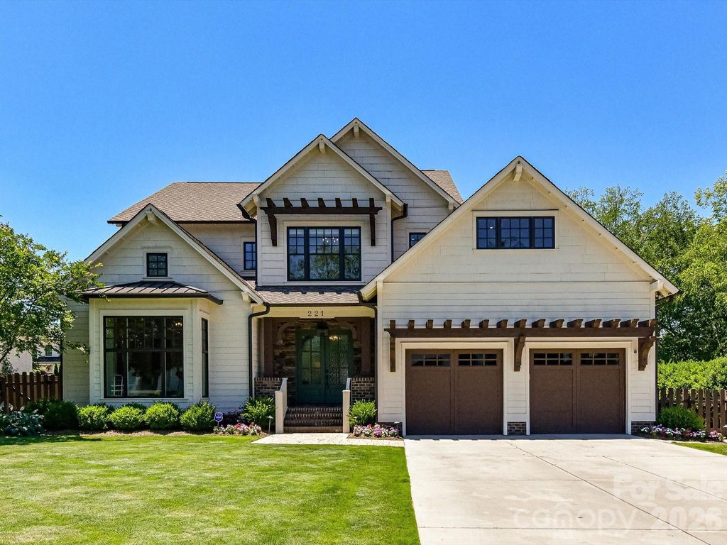 221 Anthony Circle, Charlotte, NC 28211
