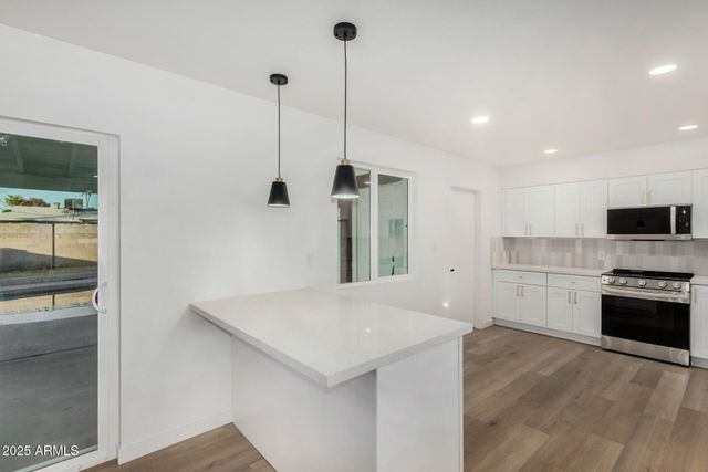 3426 W GLENN Drive, Phoenix, AZ 85051