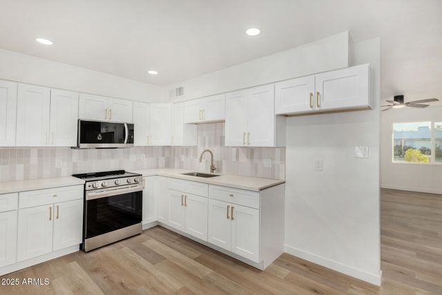 3426 W GLENN Drive, Phoenix, AZ 85051