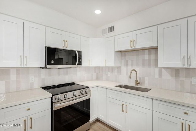 3426 W GLENN Drive, Phoenix, AZ 85051