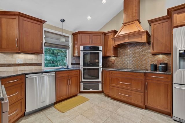 41 Fox Run, Tewksbury, MA 01876