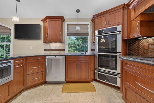 41 Fox Run, Tewksbury, MA 01876
