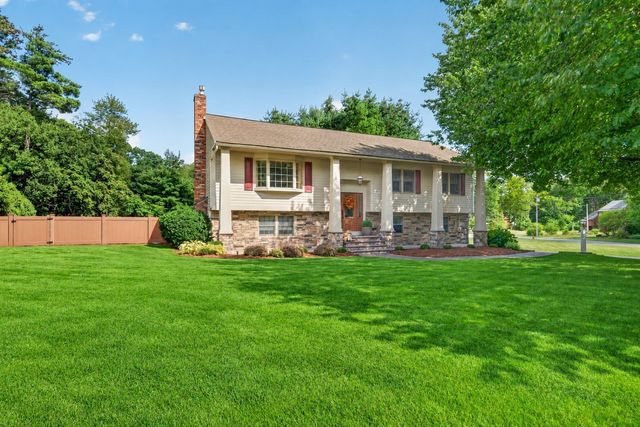 41 Fox Run, Tewksbury, MA 01876