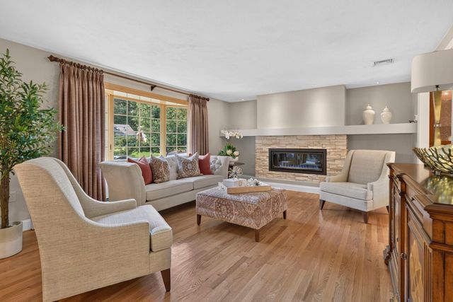 41 Fox Run, Tewksbury, MA 01876