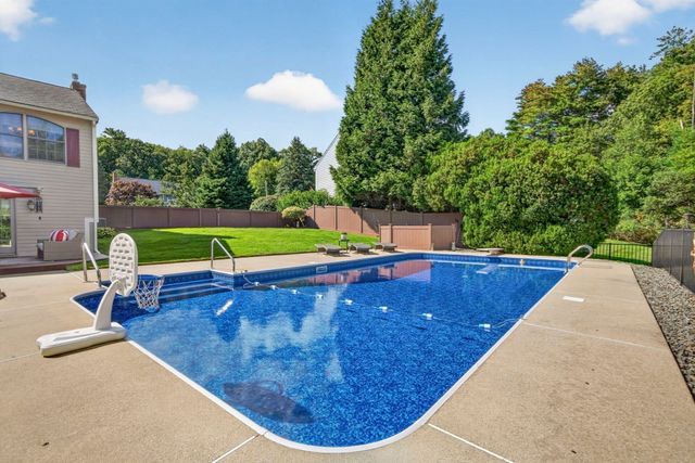 41 Fox Run, Tewksbury, MA 01876