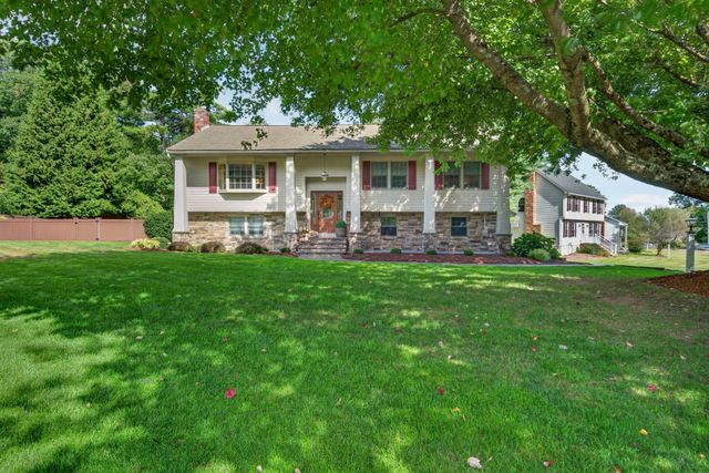 41 Fox Run, Tewksbury, MA 01876
