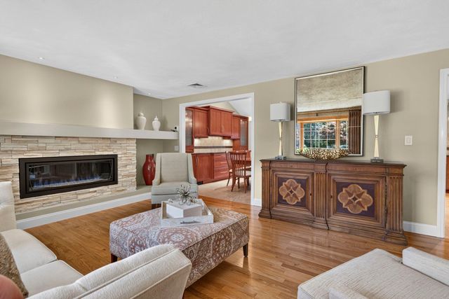 41 Fox Run, Tewksbury, MA 01876