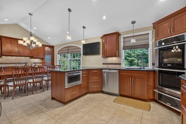 41 Fox Run, Tewksbury, MA 01876