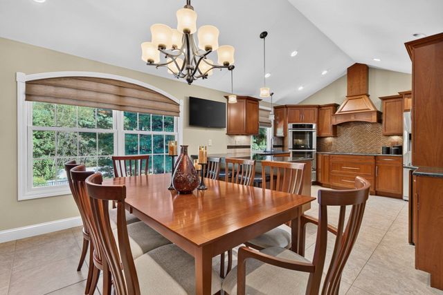 41 Fox Run, Tewksbury, MA 01876