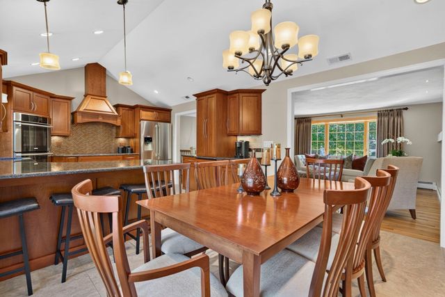 41 Fox Run, Tewksbury, MA 01876