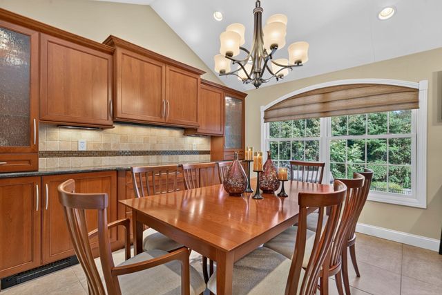 41 Fox Run, Tewksbury, MA 01876
