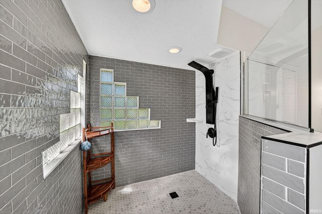 523 W 16th Street, Mishawaka, IN 46544