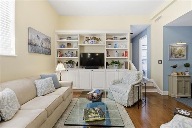 65 Glen Rd H1, Brookline, MA 02445