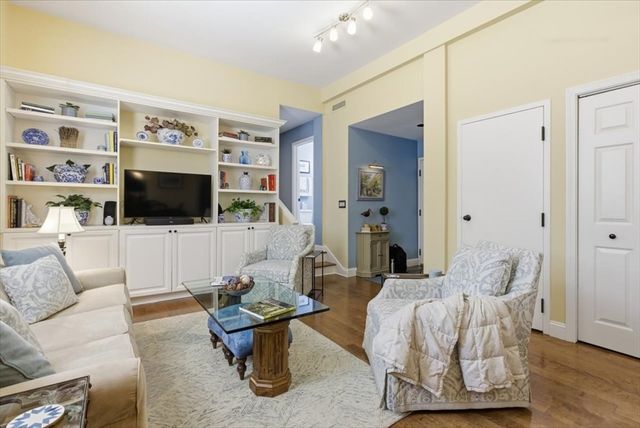 65 Glen Rd H1, Brookline, MA 02445