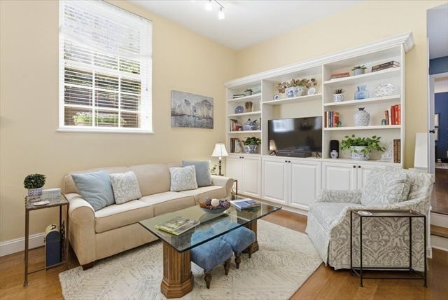 65 Glen Rd H1, Brookline, MA 02445