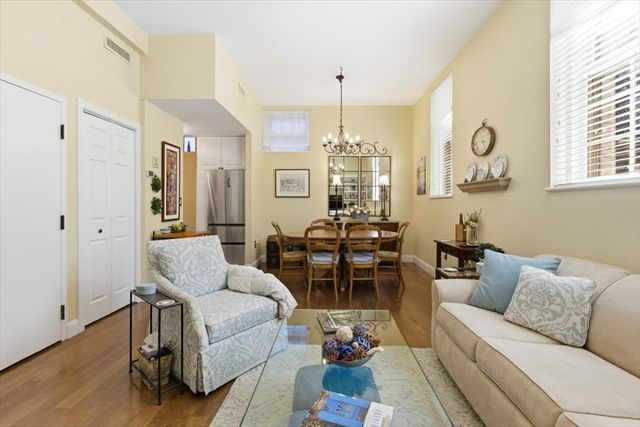 65 Glen Rd H1, Brookline, MA 02445