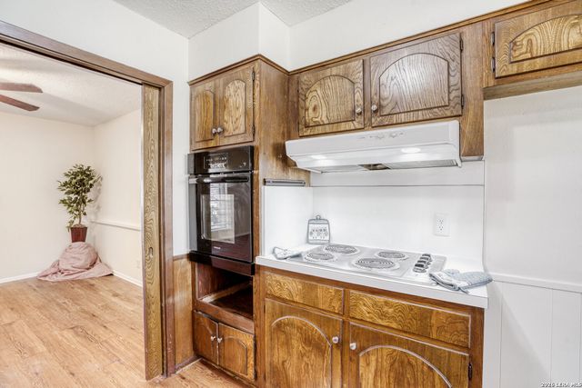 103 Da Gama, Universal City, TX 78148