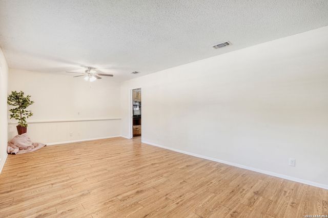 103 Da Gama, Universal City, TX 78148