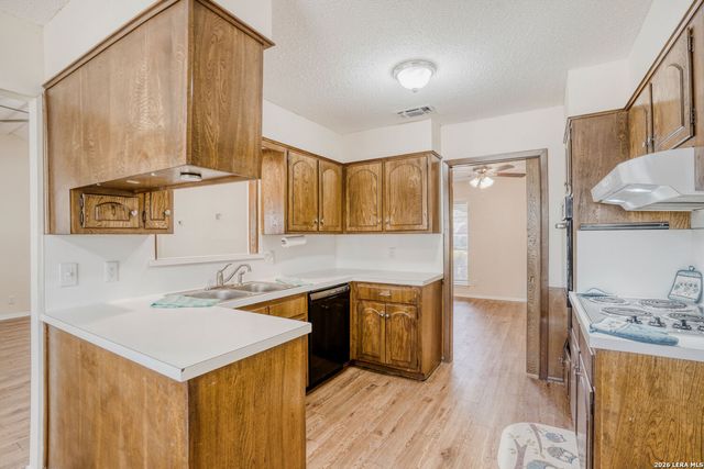 103 Da Gama, Universal City, TX 78148