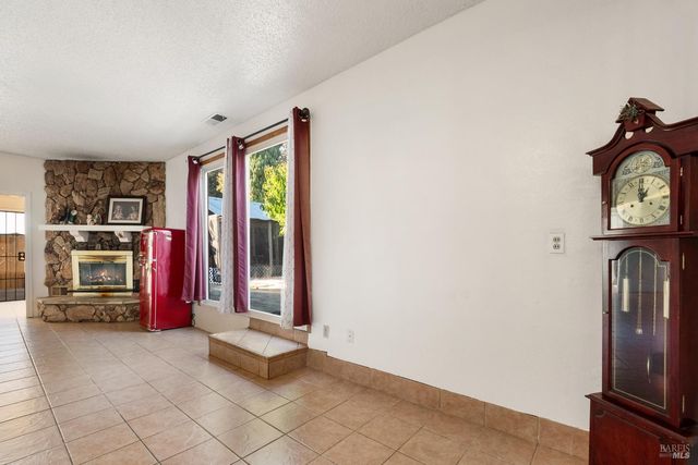 240 W Carolyn Dr, American Canyon, CA 94503