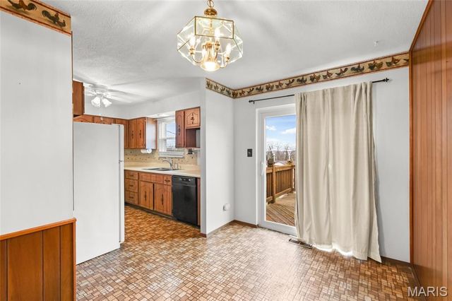 5416 Cherryview Lane, St Louis, MO 63128