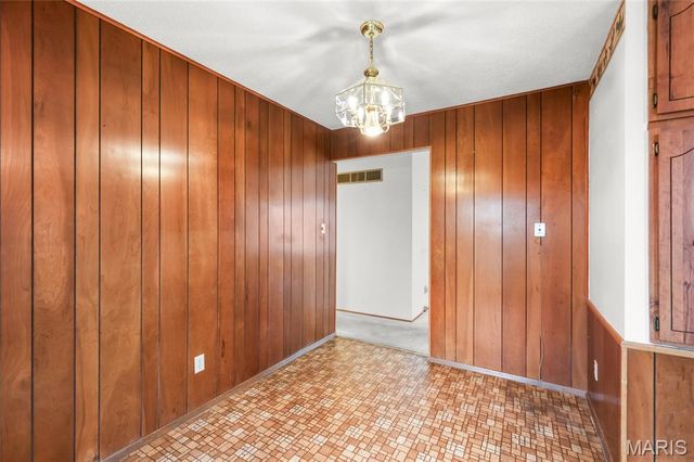 5416 Cherryview Lane, St Louis, MO 63128