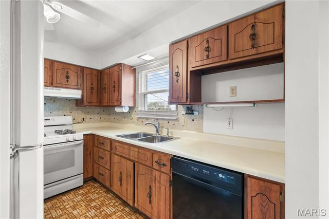 5416 Cherryview Lane, St Louis, MO 63128