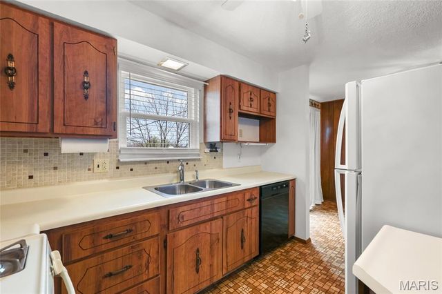 5416 Cherryview Lane, St Louis, MO 63128