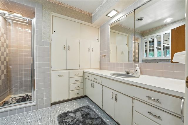 2560 Blossom Ln, Neshannock Twp, PA 16105