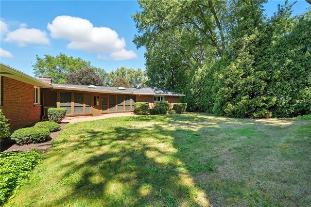 2560 Blossom Ln, Neshannock Twp, PA 16105