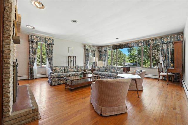 2560 Blossom Ln, Neshannock Twp, PA 16105