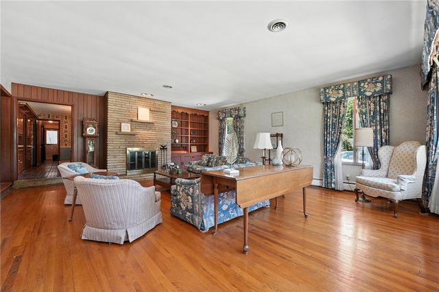 2560 Blossom Ln, Neshannock Twp, PA 16105