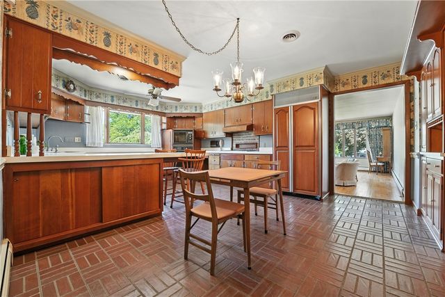 2560 Blossom Ln, Neshannock Twp, PA 16105