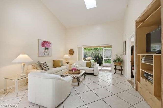 4718 Via Carmen, Naples, FL 34105