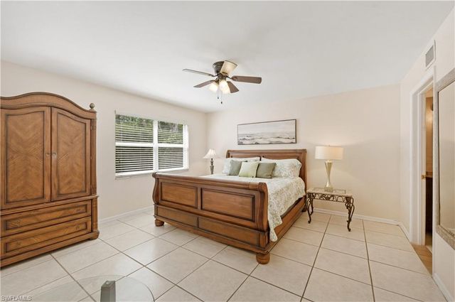 4718 Via Carmen, Naples, FL 34105