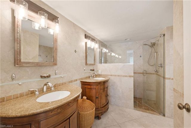 4718 Via Carmen, Naples, FL 34105