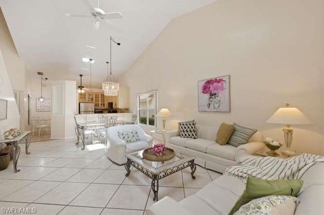 4718 Via Carmen, Naples, FL 34105