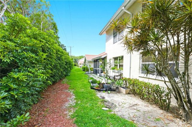 4718 Via Carmen, Naples, FL 34105