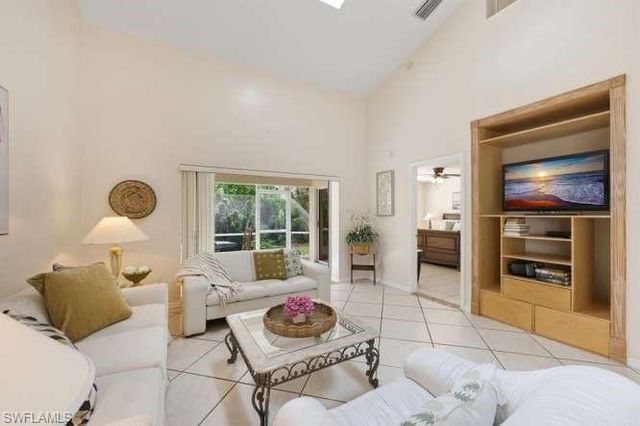 4718 Via Carmen, Naples, FL 34105