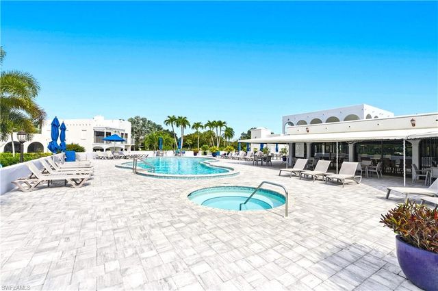 4718 Via Carmen, Naples, FL 34105