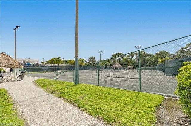4718 Via Carmen, Naples, FL 34105