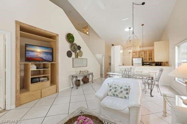 4718 Via Carmen, Naples, FL 34105