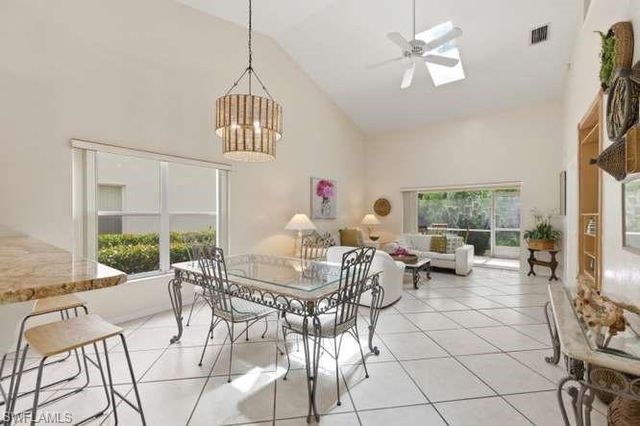 4718 Via Carmen, Naples, FL 34105
