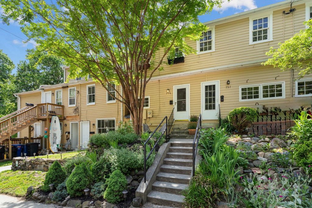 Image 2 of property listing at 759 OELLA AVE, Ellicott City, MD 21043