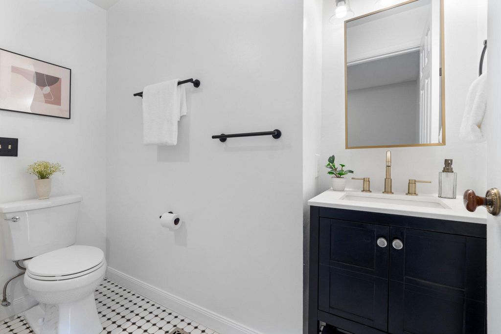 Image 23 of property listing at 759 OELLA AVE, Ellicott City, MD 21043
