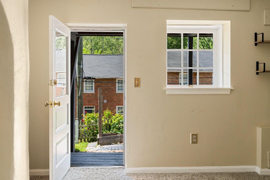 Image 30 of property listing at 759 OELLA AVE, Ellicott City, MD 21043